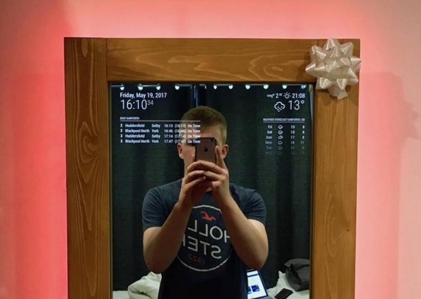 My light, mirror, tell me: the guy made a magic mirror with his own hands