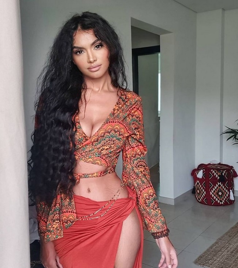 Mysterious Punishment yes Costa is an exotic beauty from Dubai