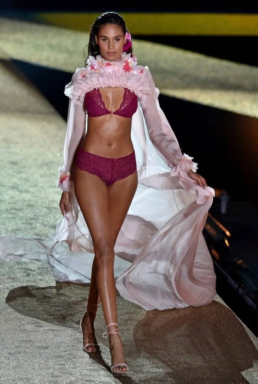 Naked fantasies: Paris Fashion Week surprised with revealing outfits