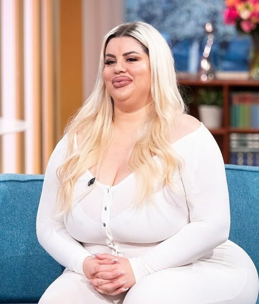 Natasha Crown es una chica que sueña con el culo más grande del mundo Natasha Crown es una chica que sueña con el culo más grande del mundo