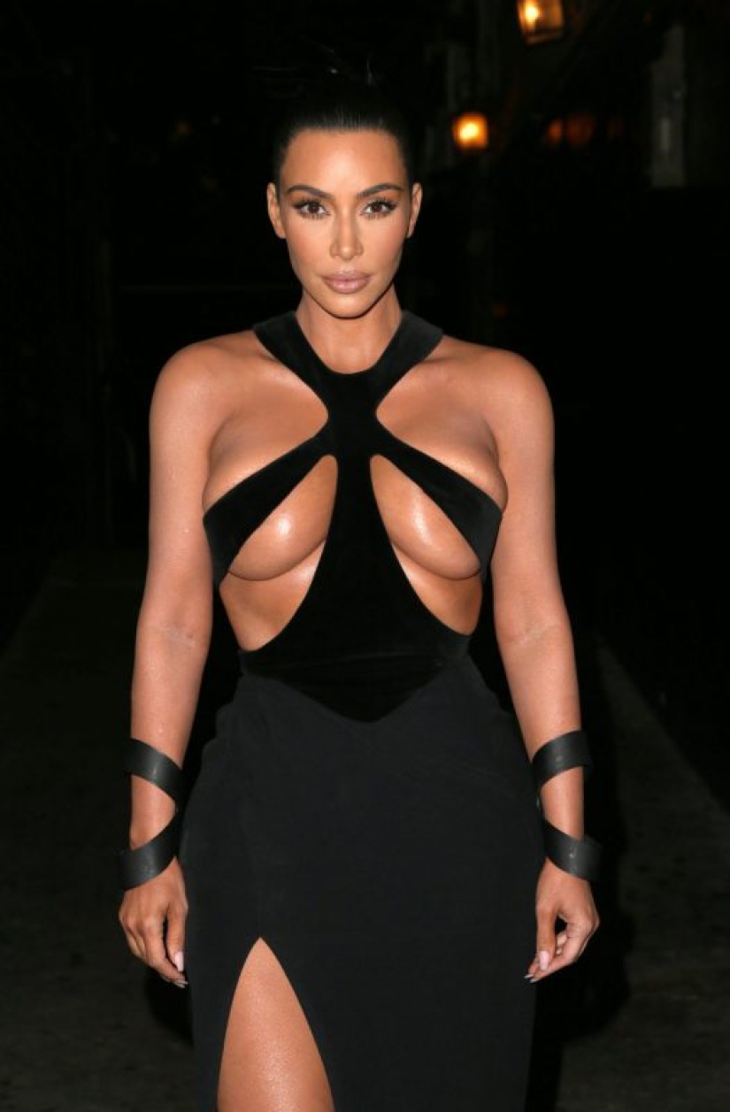 Nervios descubiertos: una mujer caminó por las calles de Londres con un vestido como Kim Kardashian