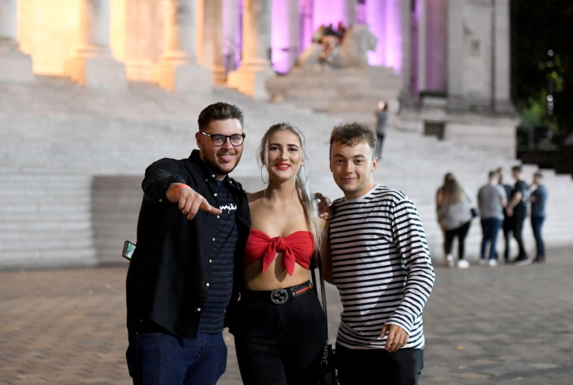 New for everything ready: 5,000 first-year students of Portsmouth University hung out in clubs until the morning New for everything ready: 5,000 first-year students of Portsmouth University hung out in clubs until the morning