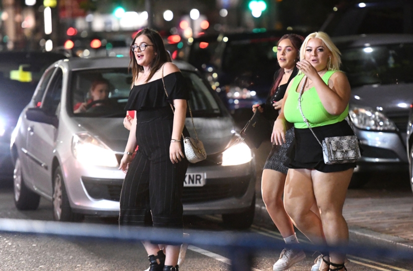 New for everything ready: 5,000 first-year students of Portsmouth University hung out in clubs until the morning New for everything ready: 5,000 first-year students of Portsmouth University hung out in clubs until the morning