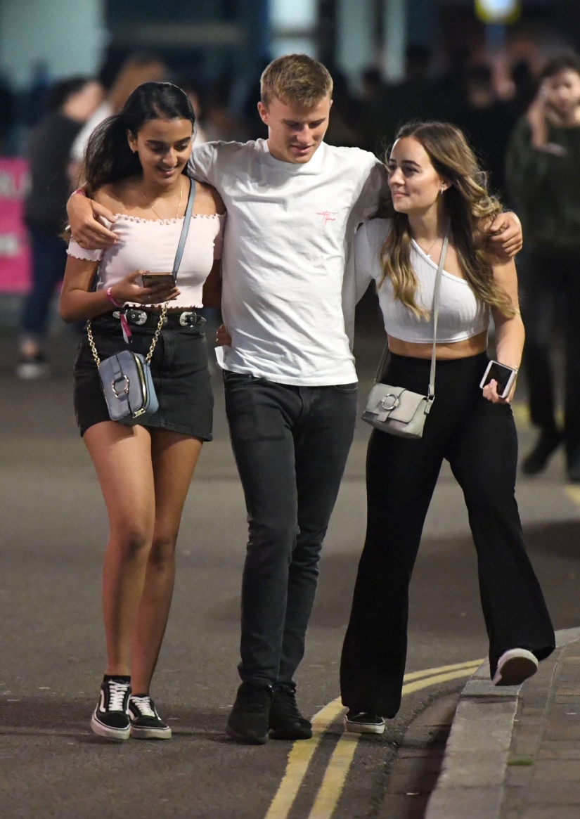 New for everything ready: 5,000 first-year students of Portsmouth University hung out in clubs until the morning New for everything ready: 5,000 first-year students of Portsmouth University hung out in clubs until the morning