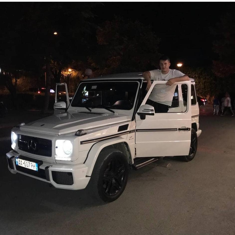 New owners of London: Albanian mafiosi pour photos with money and weapons on Instagram New owners of London: Albanian mafiosi pour photos with money and weapons on Instagram