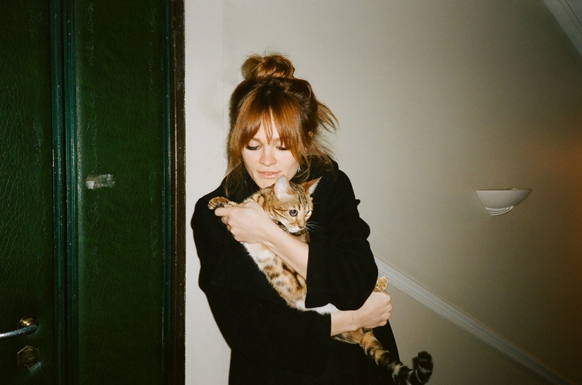 Niñas en las escaleras-el triunfo de las entradas postsoviéticas