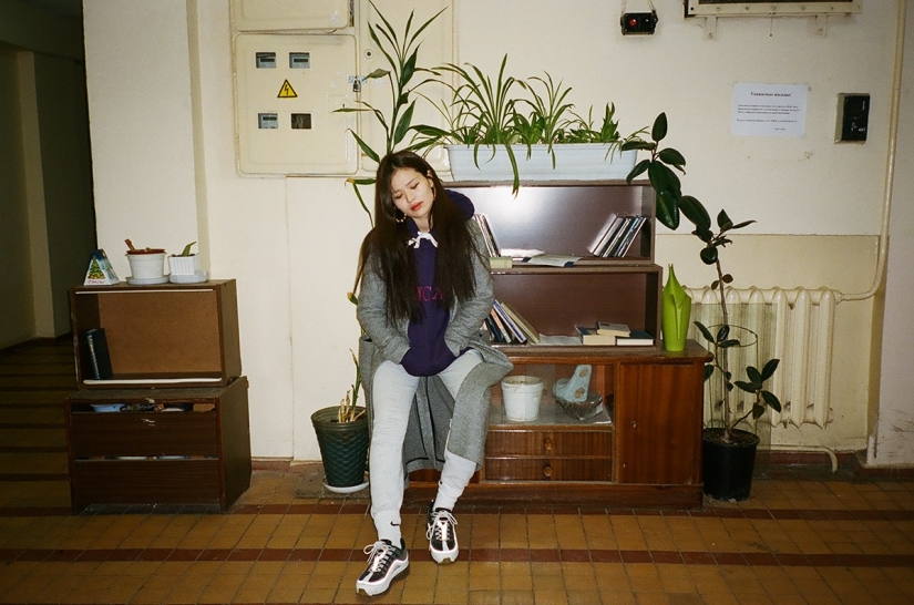 Niñas en las escaleras-el triunfo de las entradas postsoviéticas