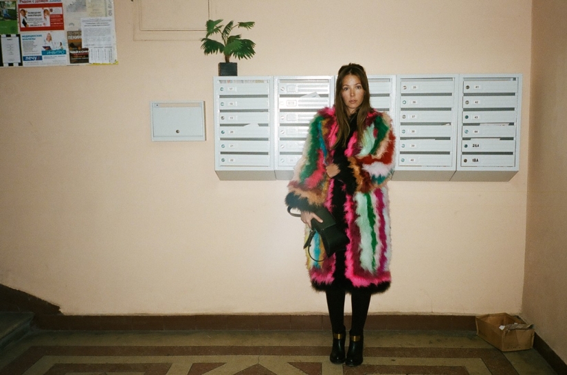 Niñas en las escaleras-el triunfo de las entradas postsoviéticas