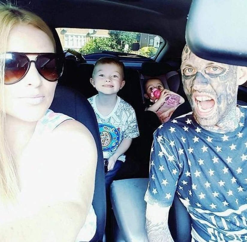 "Niños, no se asusten, este es su papá": un irlandés gastó 36 mil dólares en tatuajes y se convirtió en una especie de esqueleto