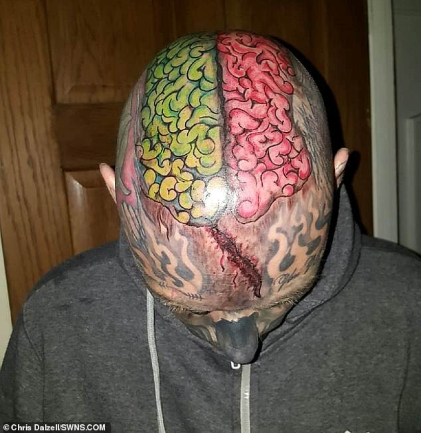 "Niños, no se asusten, este es su papá": un irlandés gastó 36 mil dólares en tatuajes y se convirtió en una especie de esqueleto