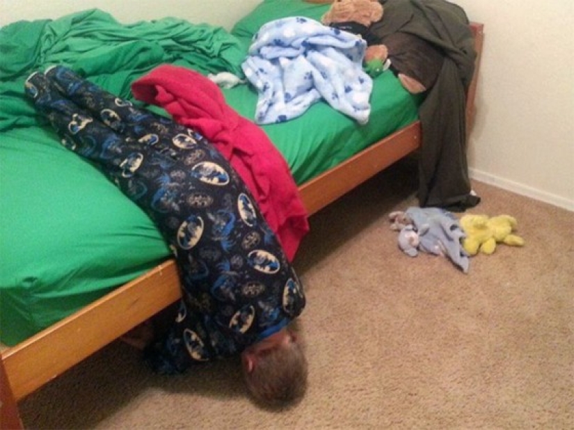 Niños que pueden quedarse dormidos absolutamente en cualquier lugar. Niños que pueden quedarse dormidos absolutamente en cualquier lugar.