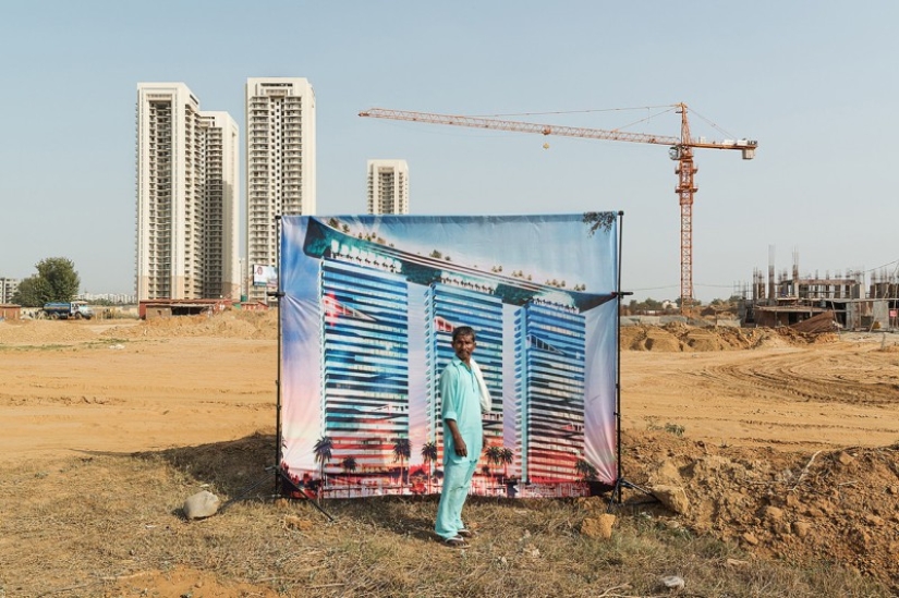 No hay millonarios en los barrios marginales: por qué un fotógrafo de París toma fotografías de personas pobres con el telón de fondo de lujosos complejos indios No hay millonarios en los barrios marginales: por qué un fotógrafo de París toma fotografías de personas pobres con el telón de fondo de lujosos complejos indios