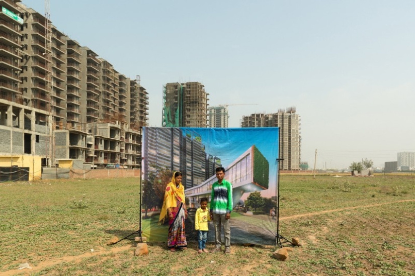 No hay millonarios en los barrios marginales: por qué un fotógrafo de París toma fotografías de personas pobres con el telón de fondo de lujosos complejos indios No hay millonarios en los barrios marginales: por qué un fotógrafo de París toma fotografías de personas pobres con el telón de fondo de lujosos complejos indios