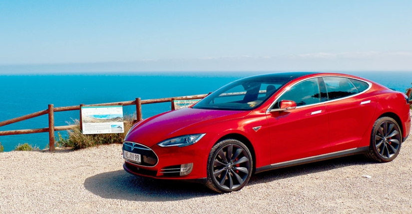 No hay quejas: el propietario de Tesla no ha gastado un solo rublo en gasolineras, estacionamiento y reparaciones en un año y medio
