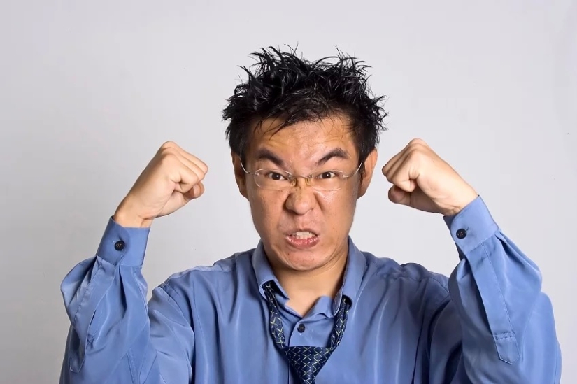 No inclines, no hagas cola, no te metas con el dedo: qué no hacer en Japón para no ofender a los lugareños