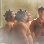 No inclines, no hagas cola, no te metas con el dedo: qué no hacer en Japón para no ofender a los lugareños