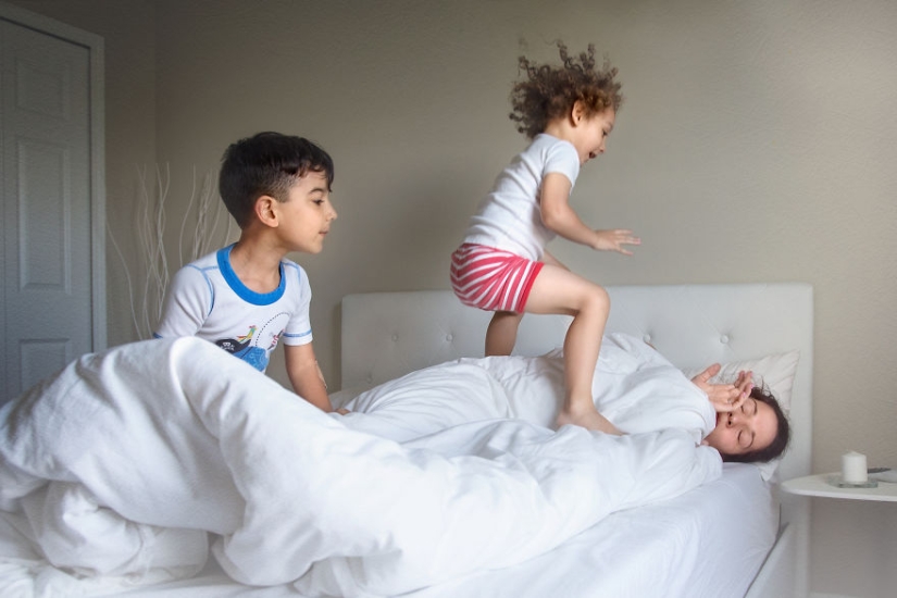 No personal space, rest and sleep: the photographer showed honest photos about what it's like to be a mother