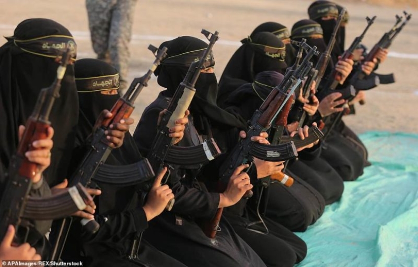 No subestimes a las mujeres con burka, o cómo las mujeres palestinas manejan las armas