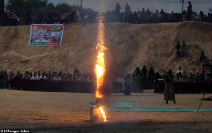 No subestimes a las mujeres con burka, o cómo las mujeres palestinas manejan las armas