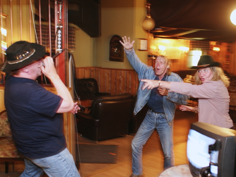 Nobody sings karaoke like shy Finns
