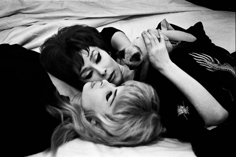 Noches de insomnio en el barrio rojo: cómo vivían los transexuales franceses a principios de los años 60 Noches de insomnio en el barrio rojo: cómo vivían los transexuales franceses a principios de los años 60