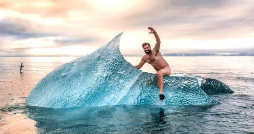 Norwegian climbed naked on an iceberg for a cool photo