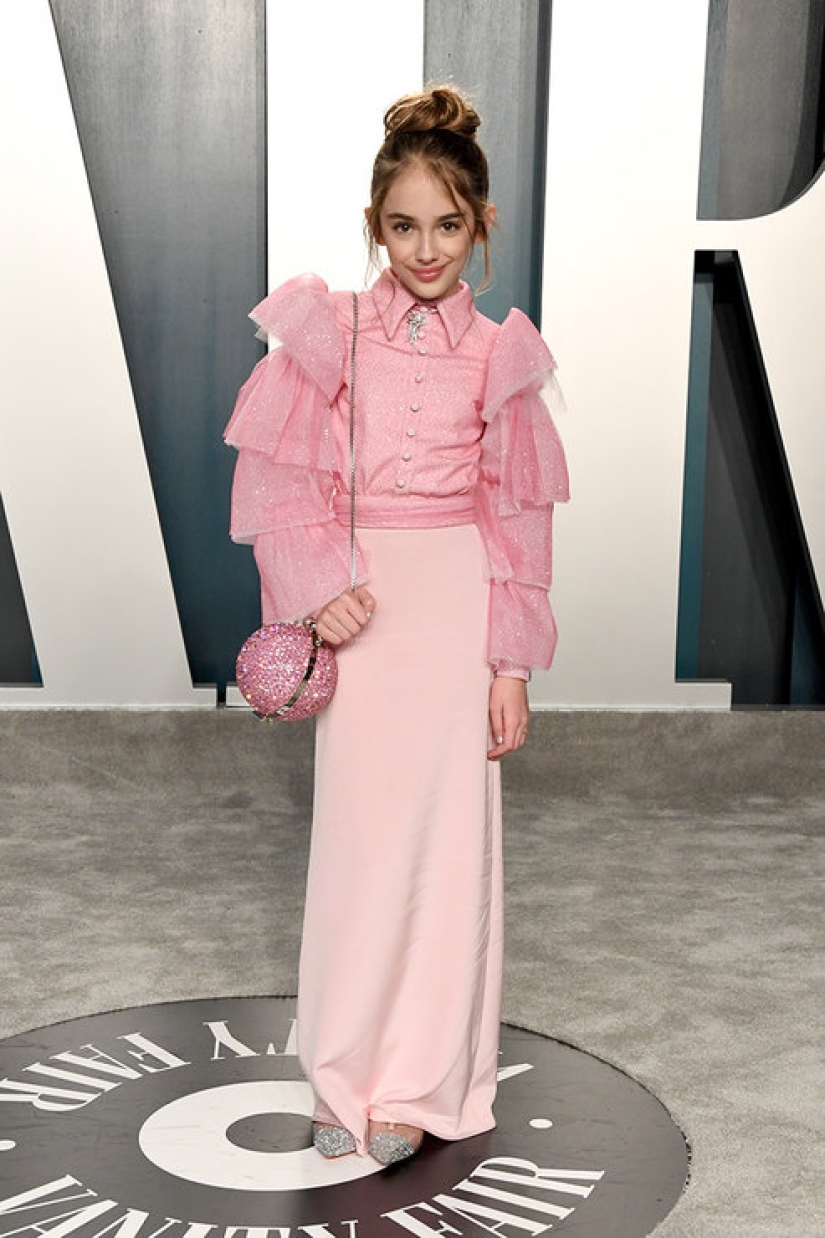 Not childish: very young stars who dress like adults Not childish: very young stars who dress like adults