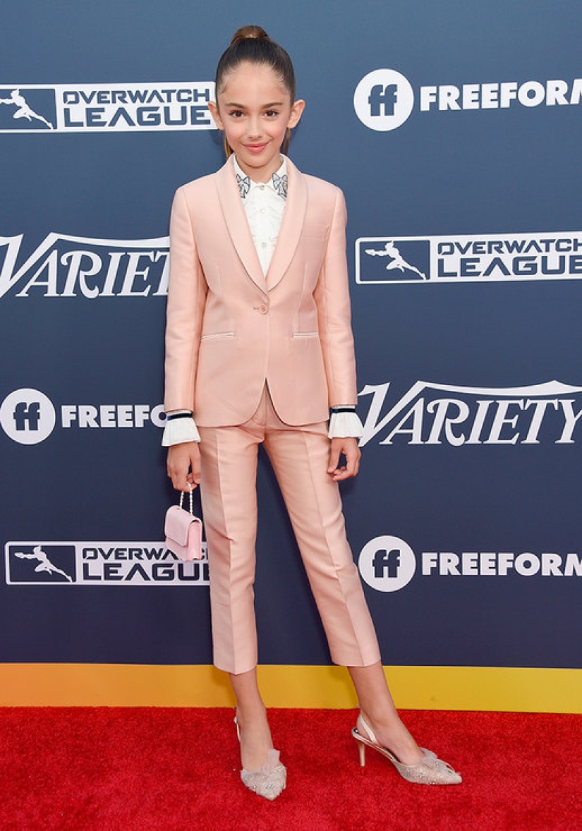 Not childish: very young stars who dress like adults Not childish: very young stars who dress like adults