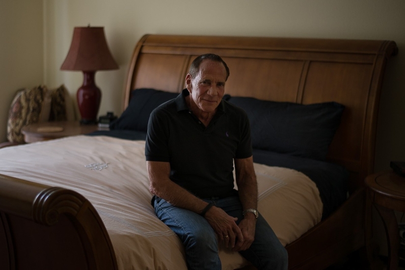 Nude portraits where the photographer himself is naked