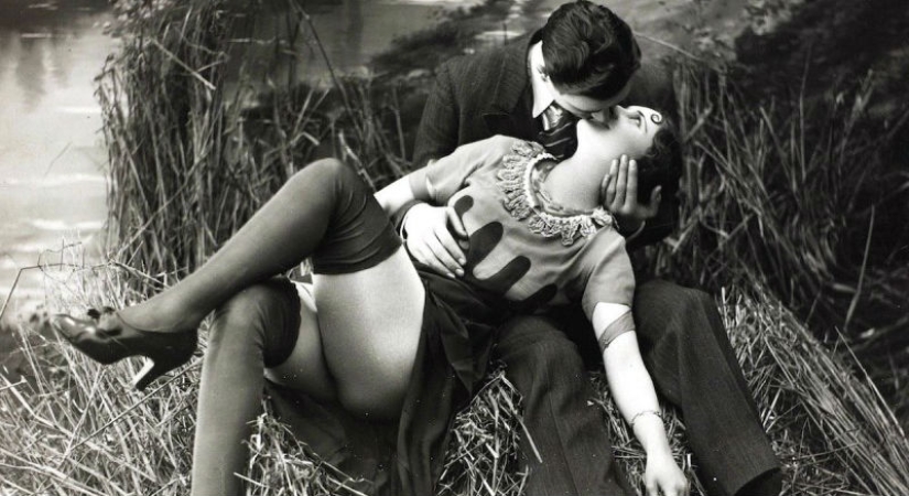 O times! O morals! What erotic postcards looked like in the 20s