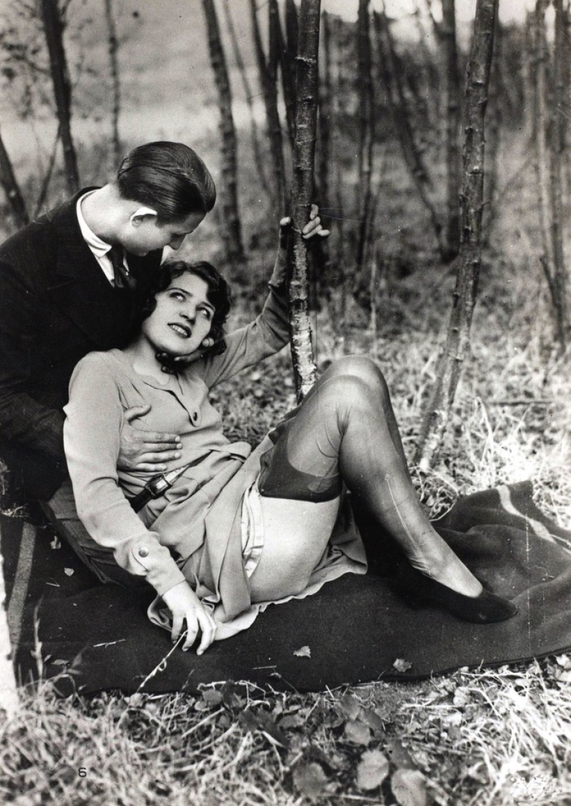 O times! O morals! What erotic postcards looked like in the 20s