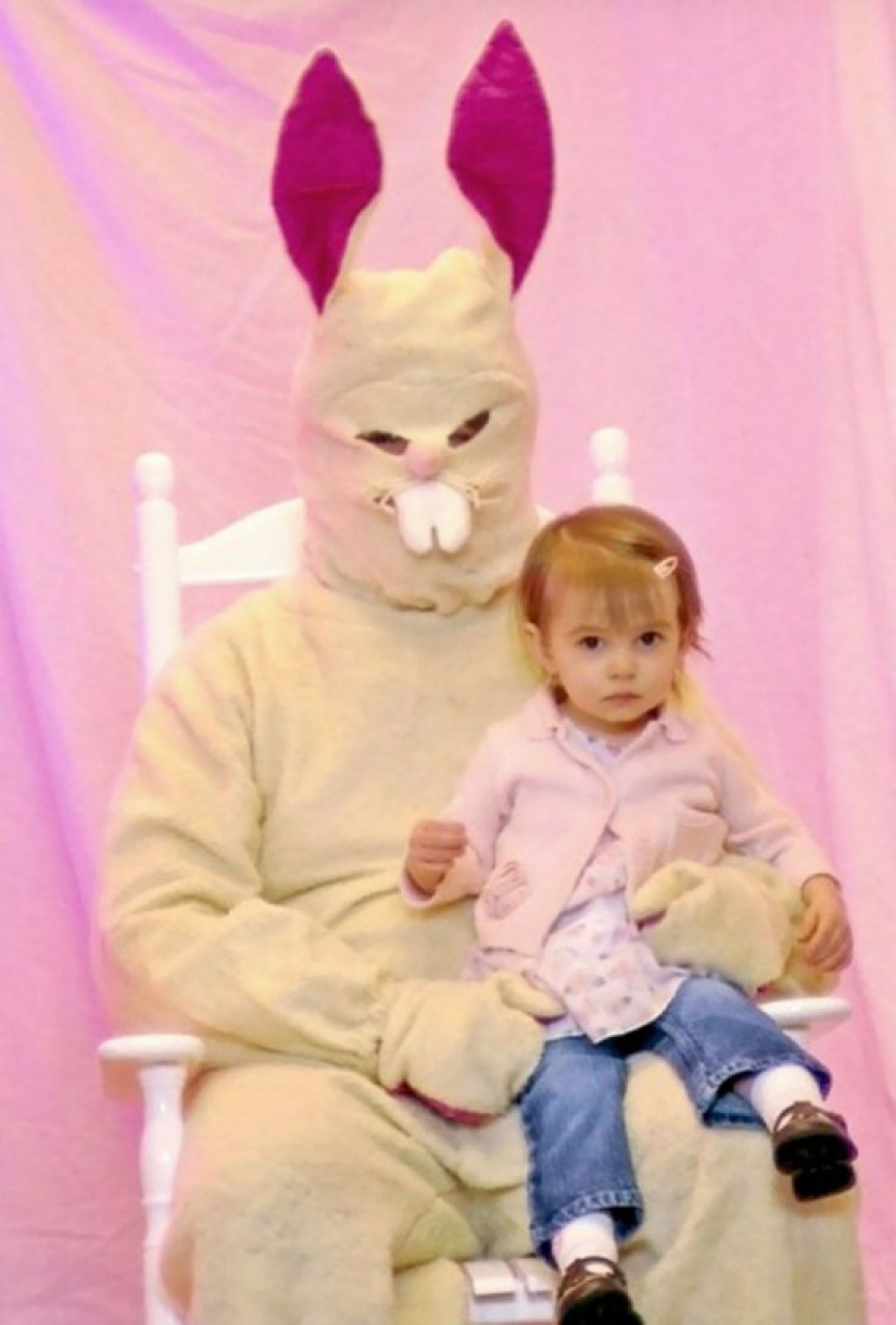 Old children's photos with Easter bunnies that make the hair stand on end