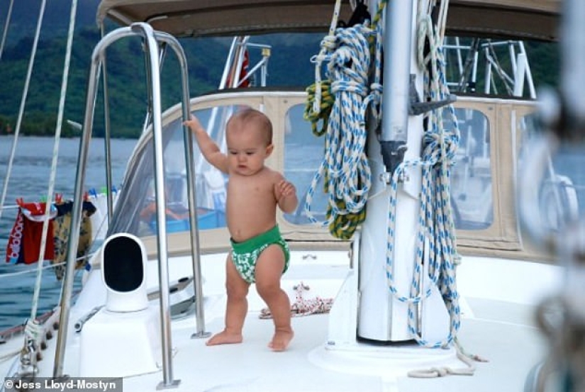 On the same wave: the couple have been traveling on the high seas for 8 years and have given birth to three children during this time