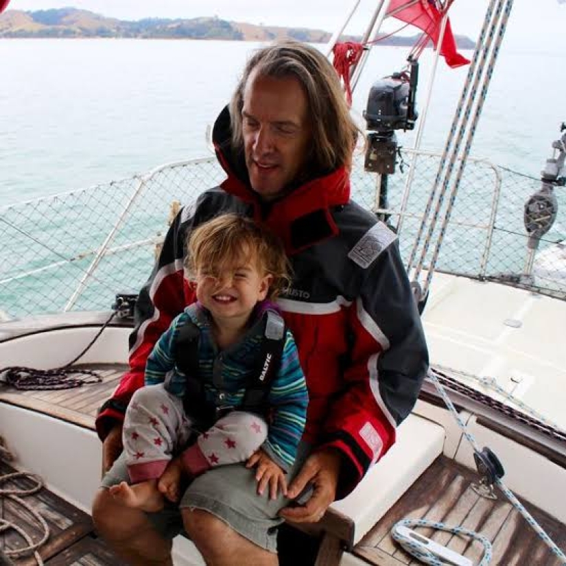 On the same wave: the couple have been traveling on the high seas for 8 years and have given birth to three children during this time