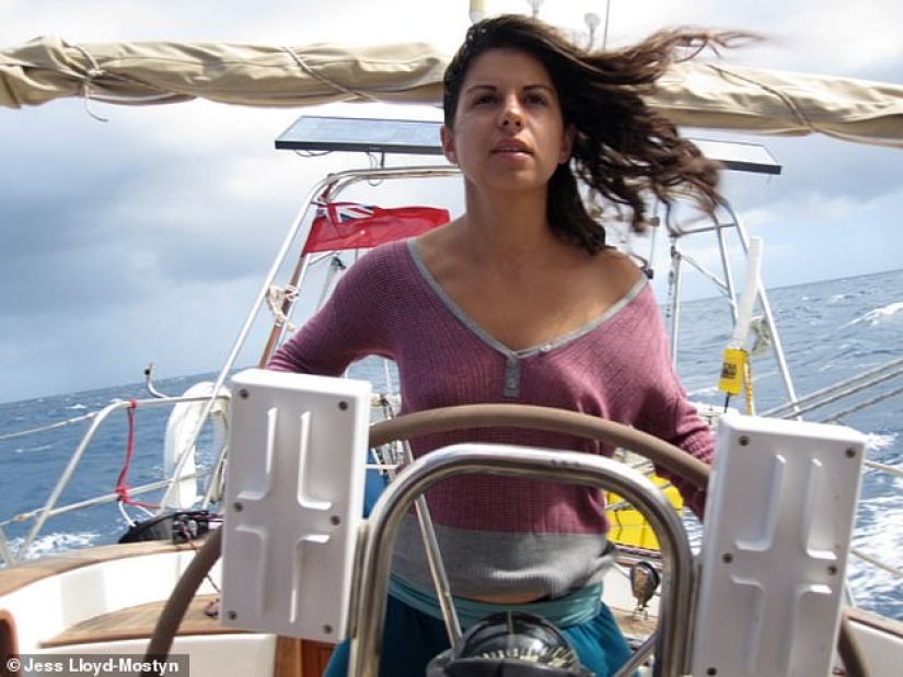 On the same wave: the couple have been traveling on the high seas for 8 years and have given birth to three children during this time