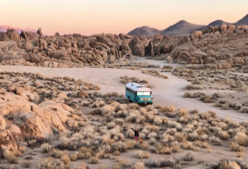 On the sawmill with comfort: a couple turned an old prison bus into a cozy mobile home