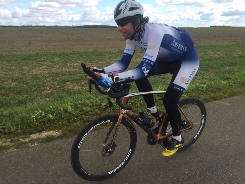 On two wheels around the world: cyclist sets world record in just 79 days On two wheels around the world: cyclist sets world record in just 79 days
