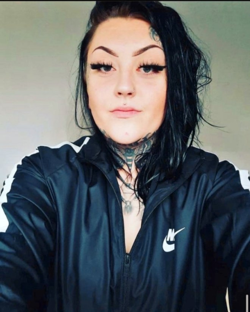 Once again about the free cheese: the "promotional" tattoo on the face broke the girl's life