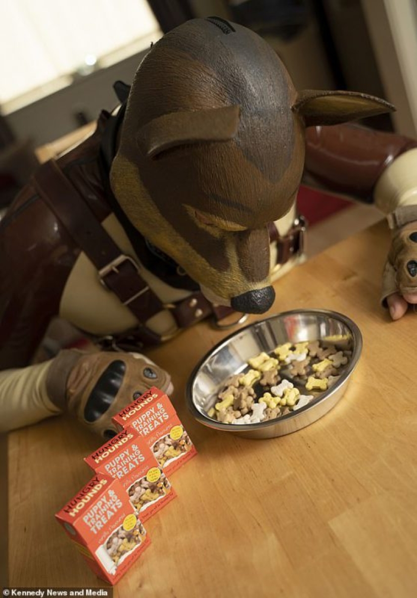 Only by living dog is biting the man: who considers himself a dog