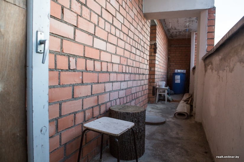 Ordinary in appearance, intricate inside: a unique mystery house in Minsk with 3-level apartments