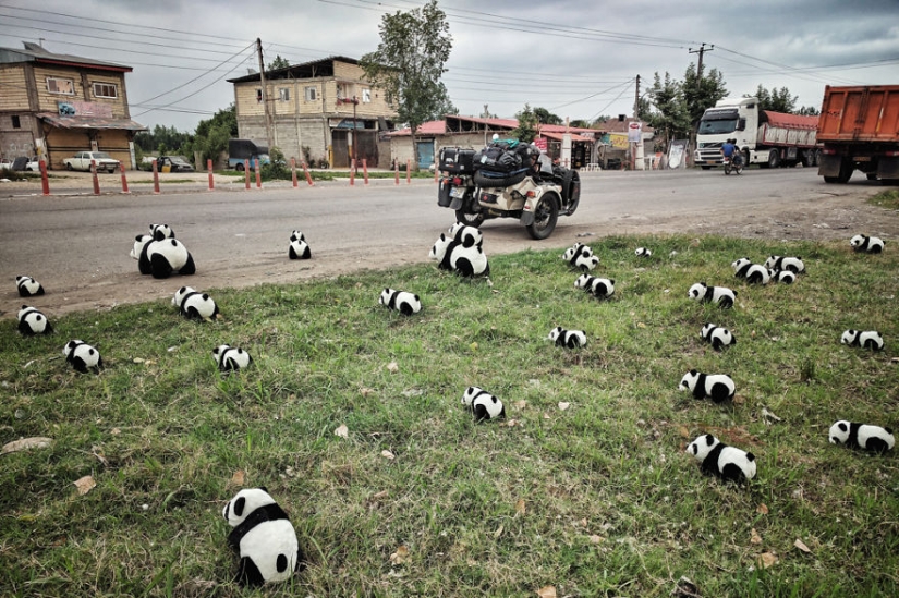 Oriental fairy tale: the photographer took the family on a motorcycle from Romania to Mongolia