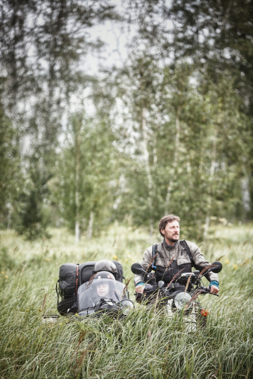 Oriental fairy tale: the photographer took the family on a motorcycle from Romania to Mongolia