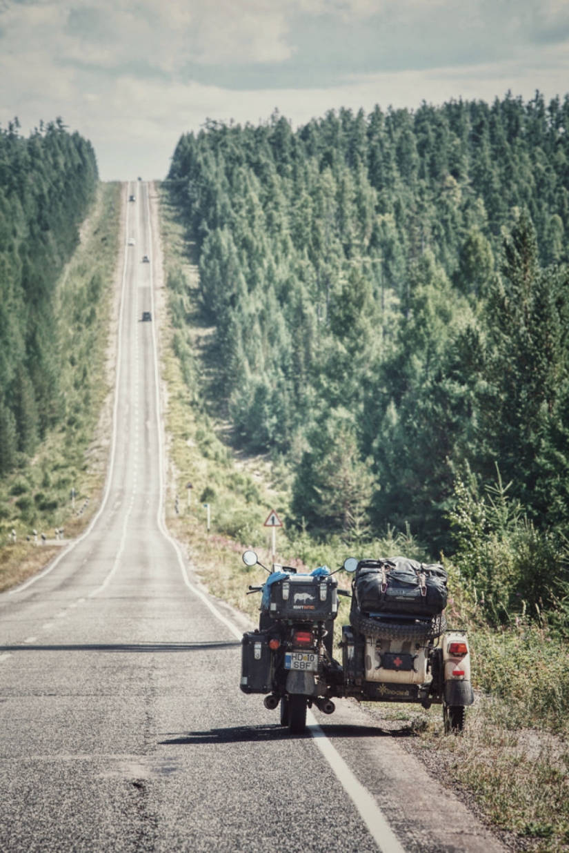 Oriental fairy tale: the photographer took the family on a motorcycle from Romania to Mongolia