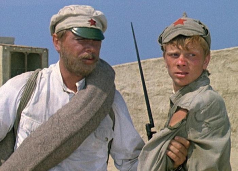 Otro final y negativa a rodar desnudo: lo que quedó detrás de escena del rodaje del "Sol Blanco del Desierto"