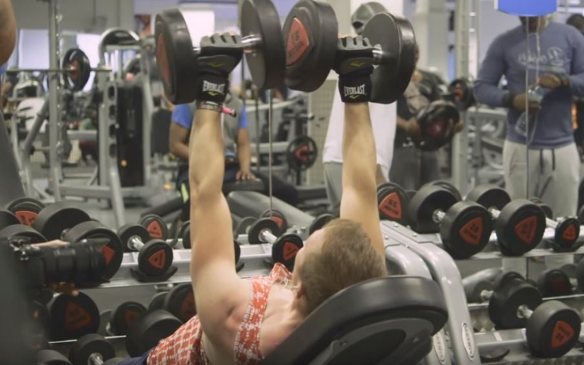 Padre y madre en una botella: un hombre transgénero de Inglaterra quedó embarazada y dio a luz a un niño sano