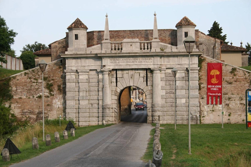 Palmanova es una ciudad fortaleza simétrica en Italia