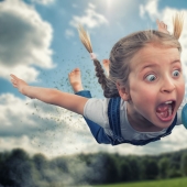 Papá creativo crea fantásticas manipulaciones fotográficas con sus hijos