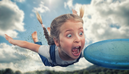 Papá creativo crea fantásticas manipulaciones fotográficas con sus hijos