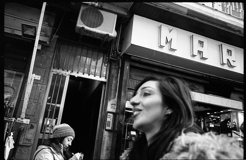 Paradise inhabited by devils: all the vices of St. Naples in the lens of Robbie Mackintosh Paradise inhabited by devils: all the vices of St. Naples in the lens of Robbie Mackintosh