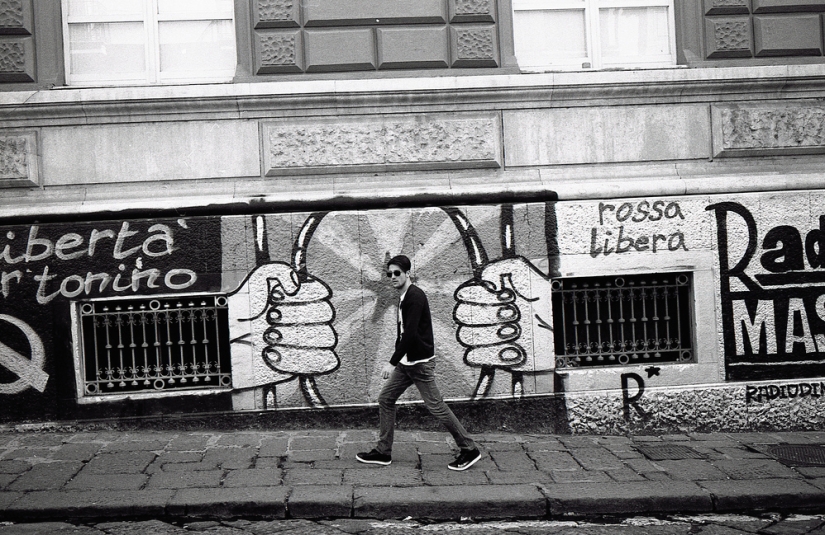 Paradise inhabited by devils: all the vices of St. Naples in the lens of Robbie Mackintosh Paradise inhabited by devils: all the vices of St. Naples in the lens of Robbie Mackintosh